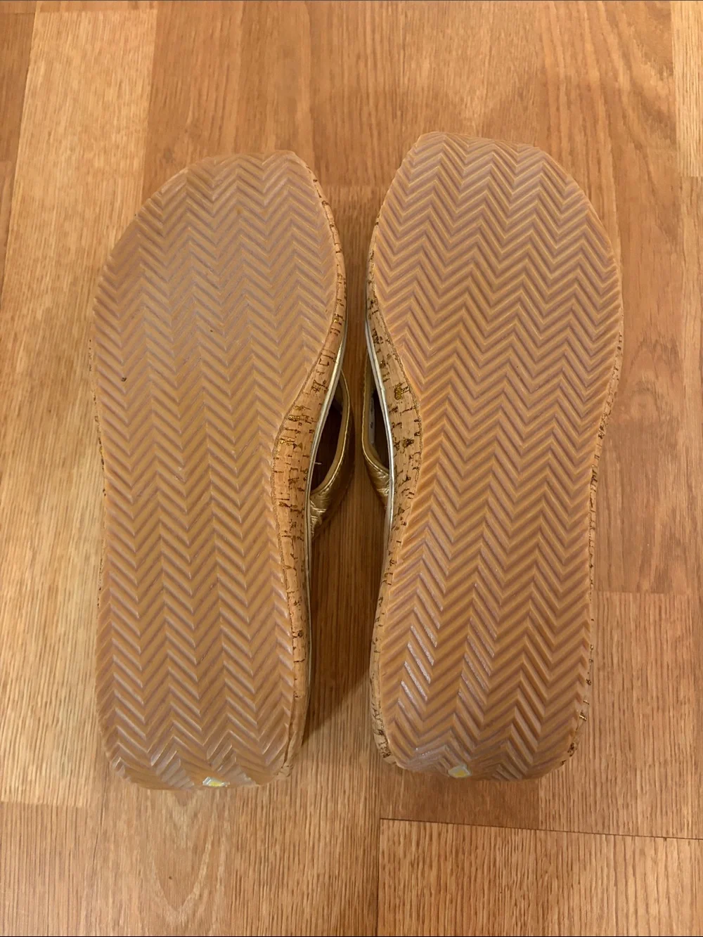 Volatile Neville Gold Metallic Thong Wedge Cork Sandals Size 10